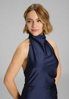 Abendkleid aus Jersey Satin mit Drapierung am Kragen