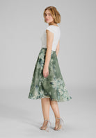 Cocktailkleid aus bedrucktem Organza mit Scuba Oberteil