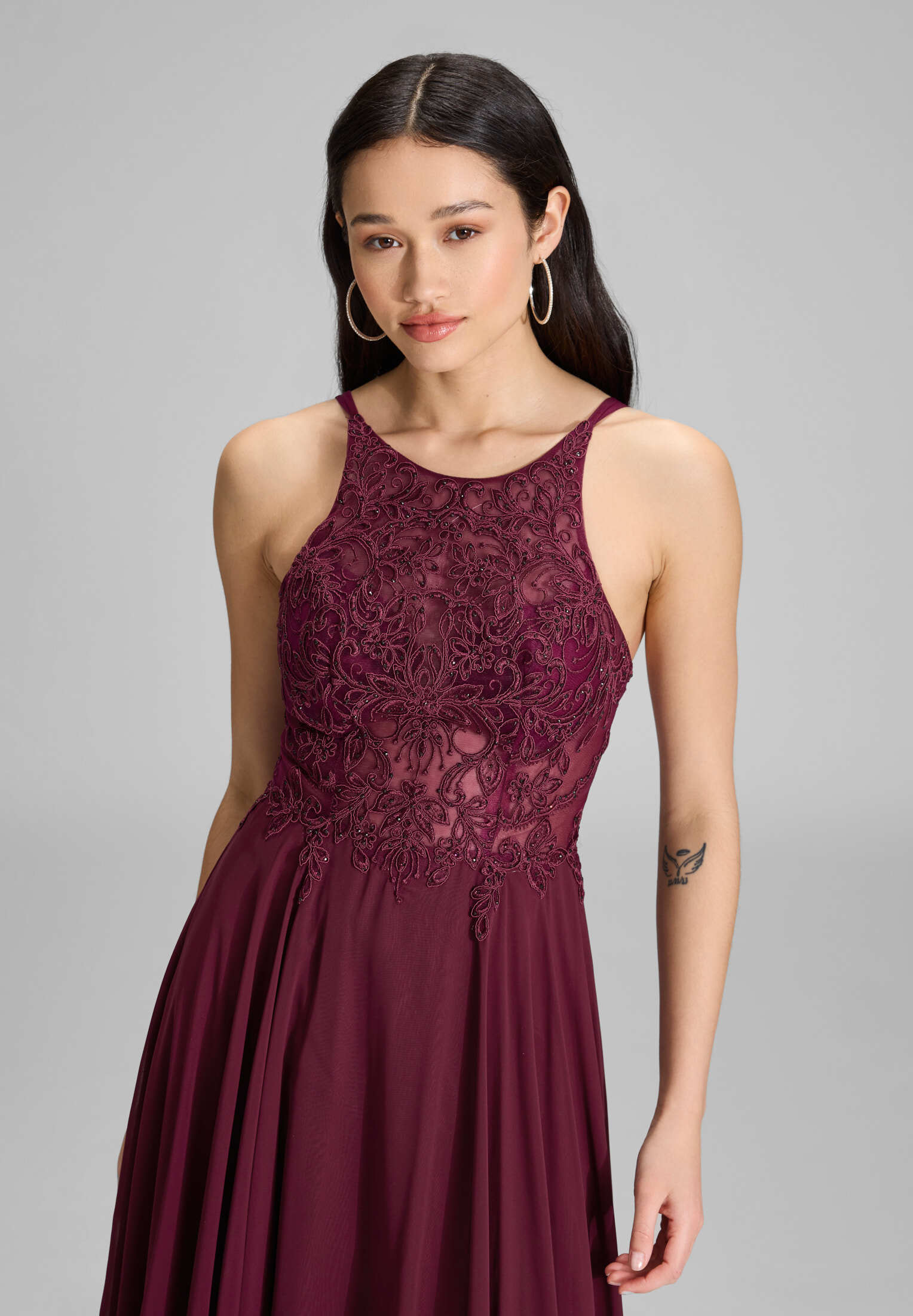 Abendkleid mit Stickerei und Chiffonrock