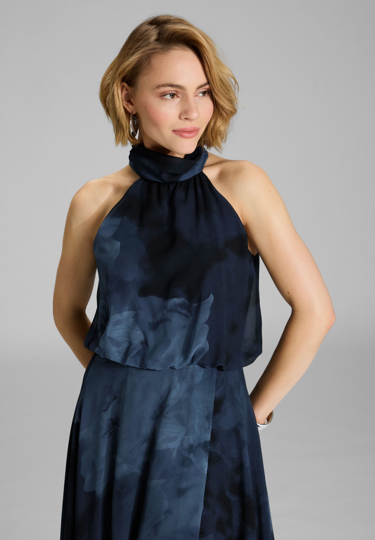 Abendkleid mit blusigem Top aus floral bedrucktem Chiffon