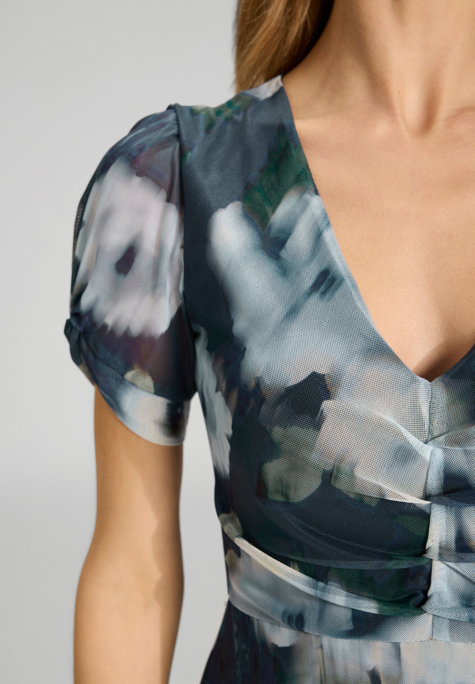 Midi Kleid mit Ärmel aus Mesh mit Ikat Druck