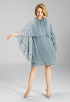 Kurzes Cape-Kleid aus Crinkle Chiffon mit Volants ice blue