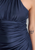 Figurbetontes Neckholder-Kleid aus Jersey