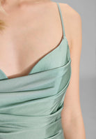 Figurbetontes Jerseykleid mit feinen Raffungen