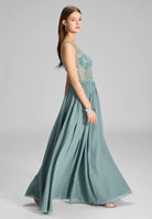 Abendkleid mit Chiffonrock und Stickerei