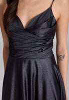 Schimmerndes Abendkleid mit drapiertem Top