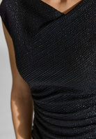 Cocktailkleid aus foliertem Jersey in Bouclé Optik mit Drapierungen