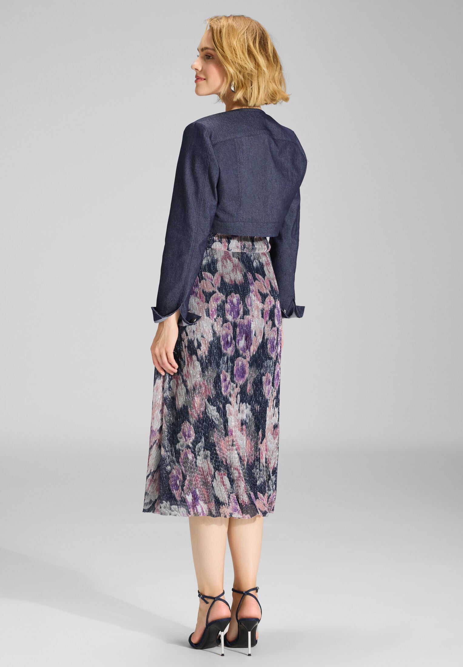 kurze Jeansjacke aus Stretch Denim