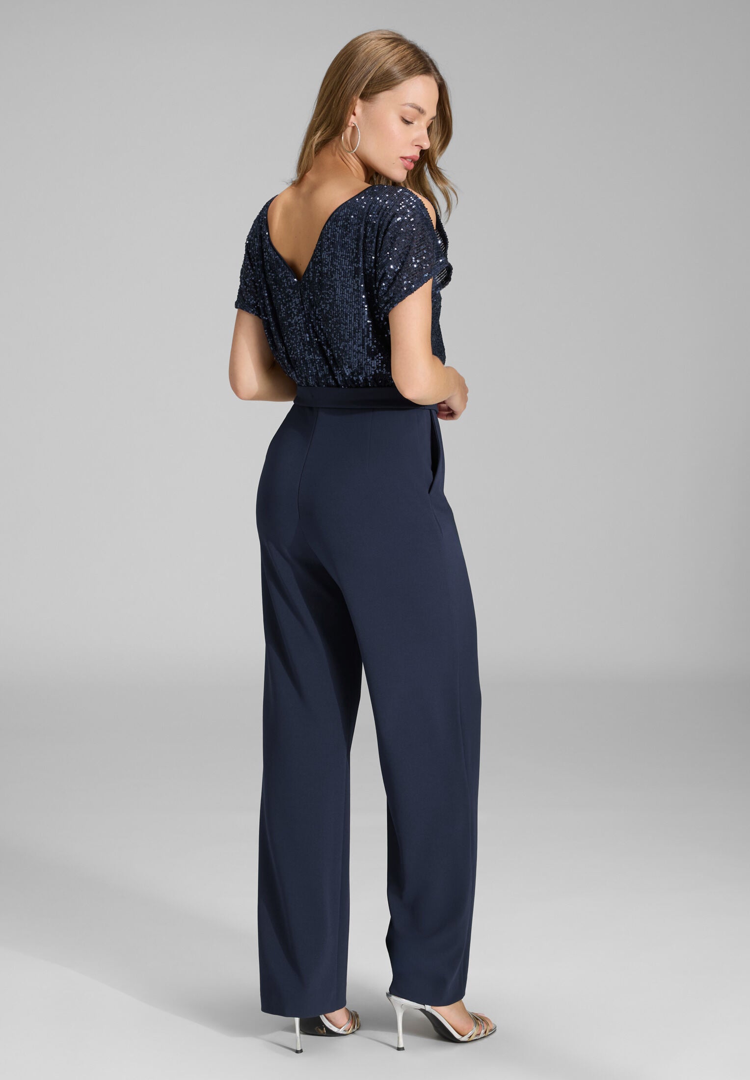 Jumpsuit mit Cut-Outs und weitem Bein