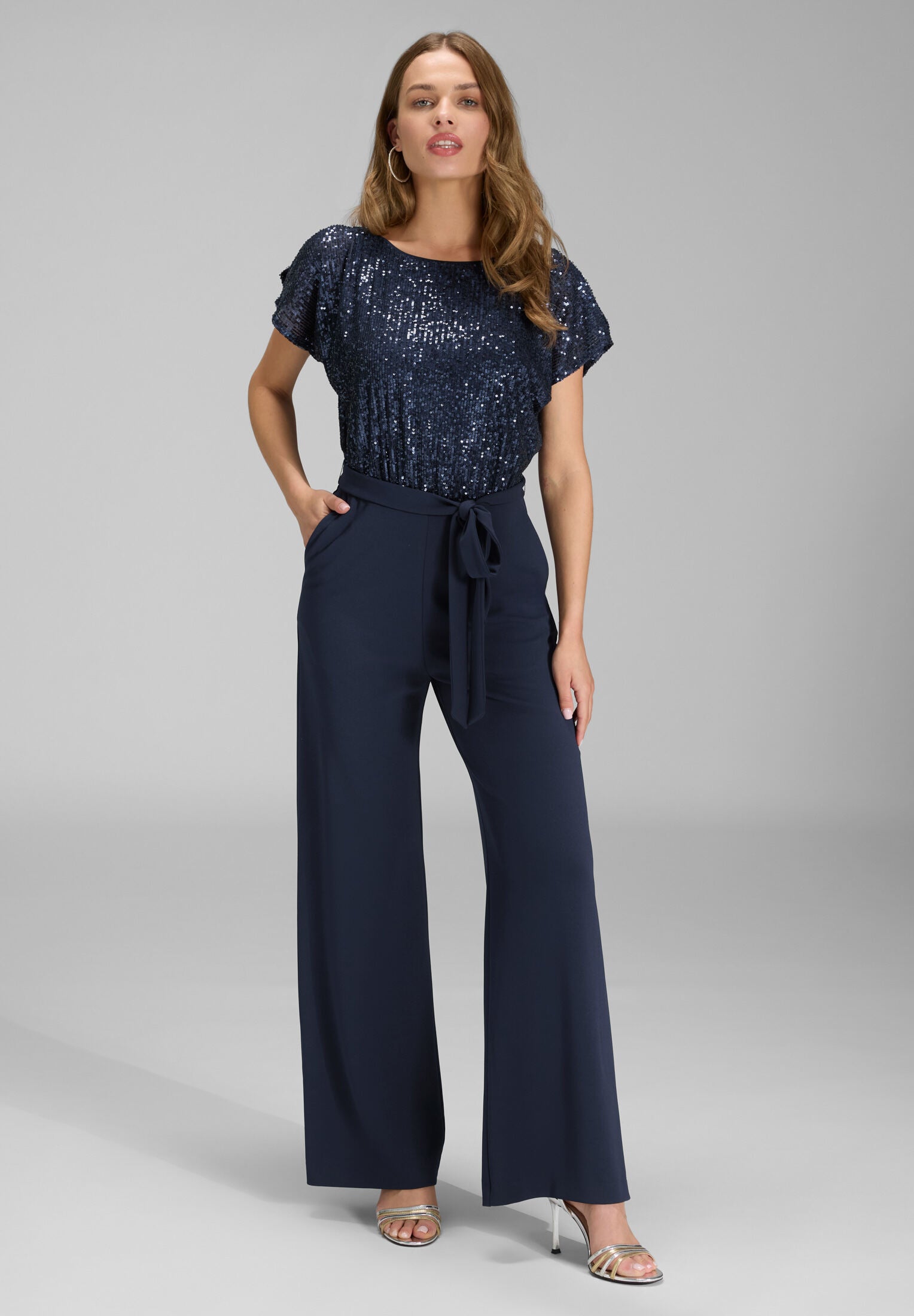 Jumpsuit mit Cut-Outs und weitem Bein navy