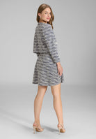 Kastige Jacke aus elastischem Bouclé mit aufgesetzten Taschen