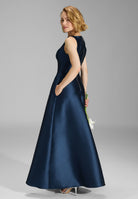 Robenartiges Abendkleid mit Eingrifftaschen