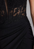 Bodycon Kleid mit Spitzenstickerei und Beinschlitz