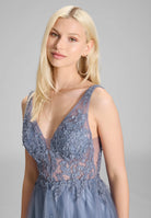 Tüllkleid mit Spitzenstickerei und Glitzereffetkt