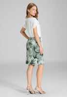 Etuikleid aus floral bedrucktem Scuba und Satin Top