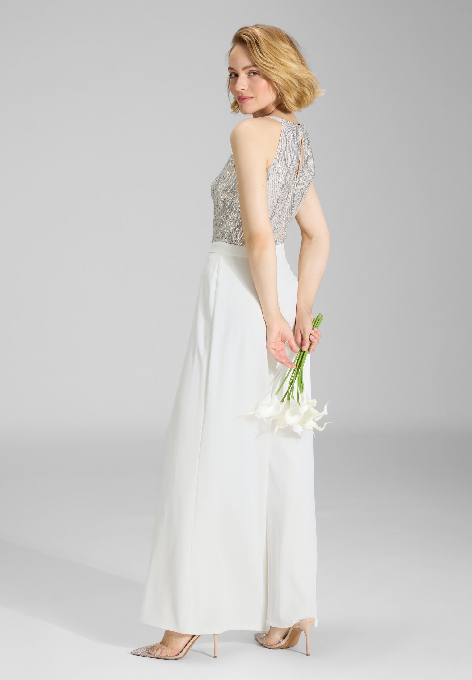 Jumpsuit mit amerikanischem Ausschnitt und besticktem Oberteil