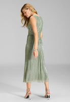 Cocktailkleid aus glänzendem Plissee Jersey mit V-Ausschnitt