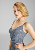 Figurbetontes Abendkleid aus elastischer Paillette mit Spagetti Trägern