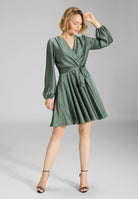 Cocktailkleid aus nachhaltigem Satin mit Wickel Oberteil und Tellerrock deep slate