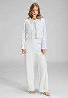 Kurze Jacke aus Stretch Denim mit aufgesetzten Taschen ivory