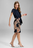 Etuikleid aus floral bedrucktem Scuba und Satin Top